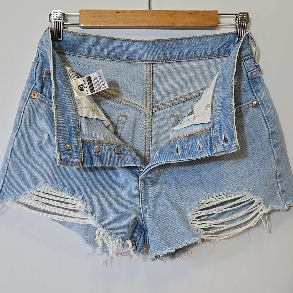 Levi's Premium 501 Original Fit High Rise Jean Shorts‎ Size 28 Light Wash Button